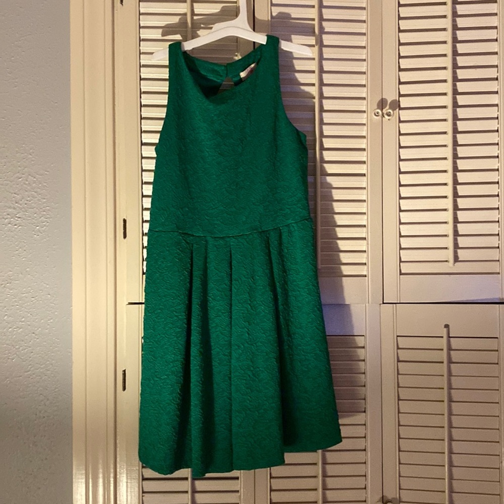green dress